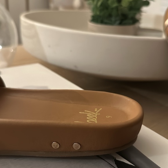 NEW beek Hoopoe Slides, honey and gold sz 9, lightly worn - Picture 5 of 5